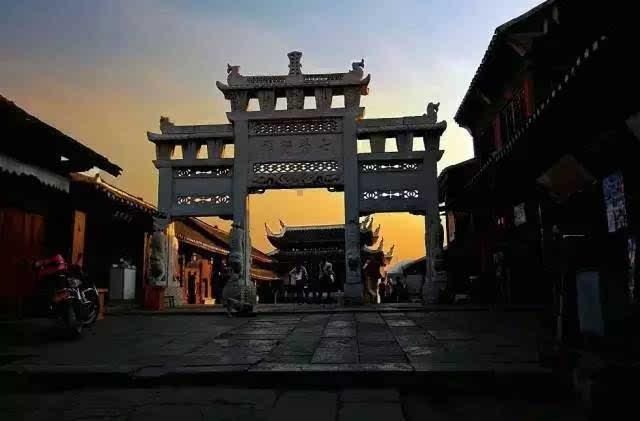 大和：予东方甄选“持有”评级 中期盈利逊于预期